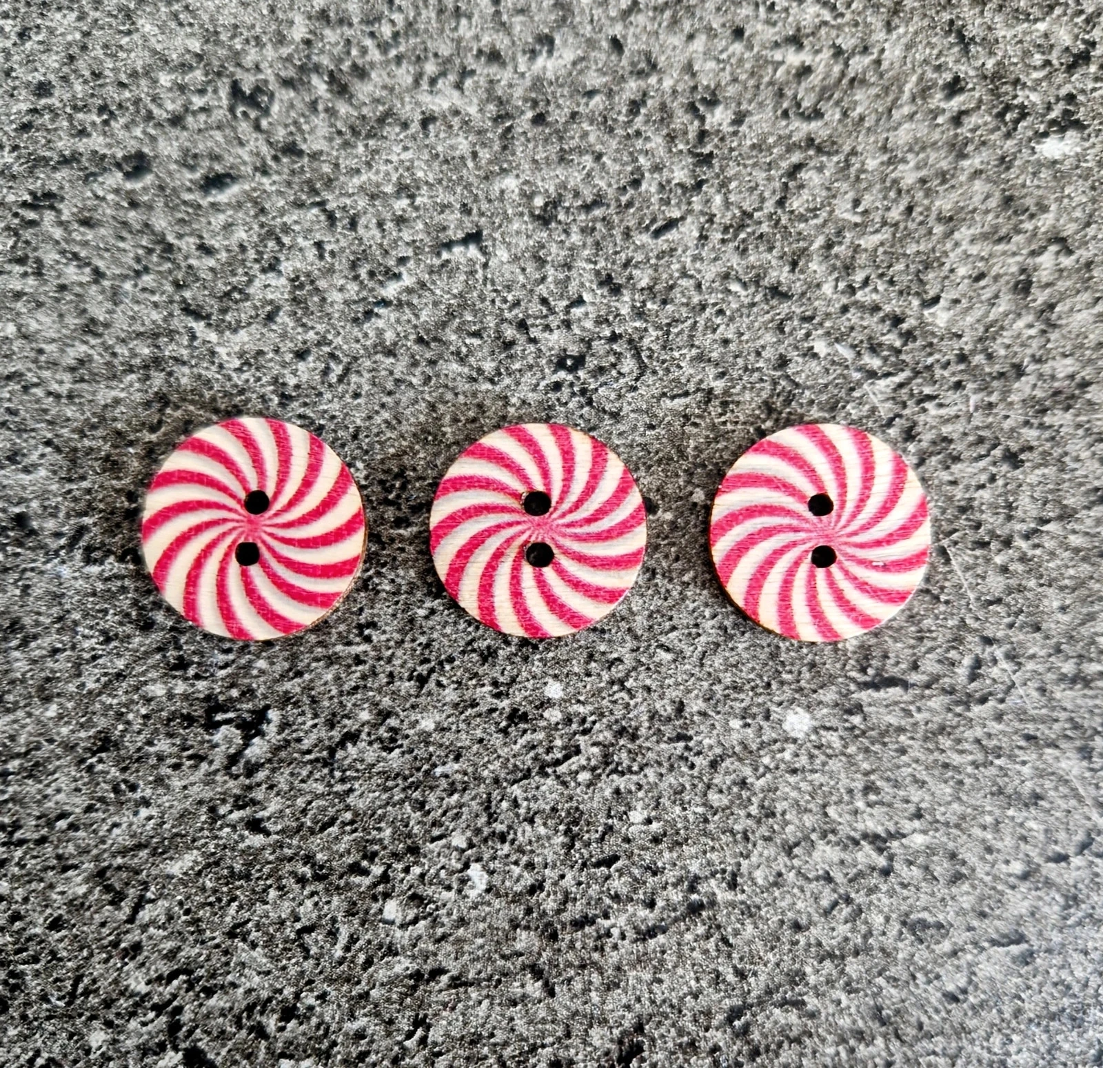 Lot de 3 boutons en bois vintage
